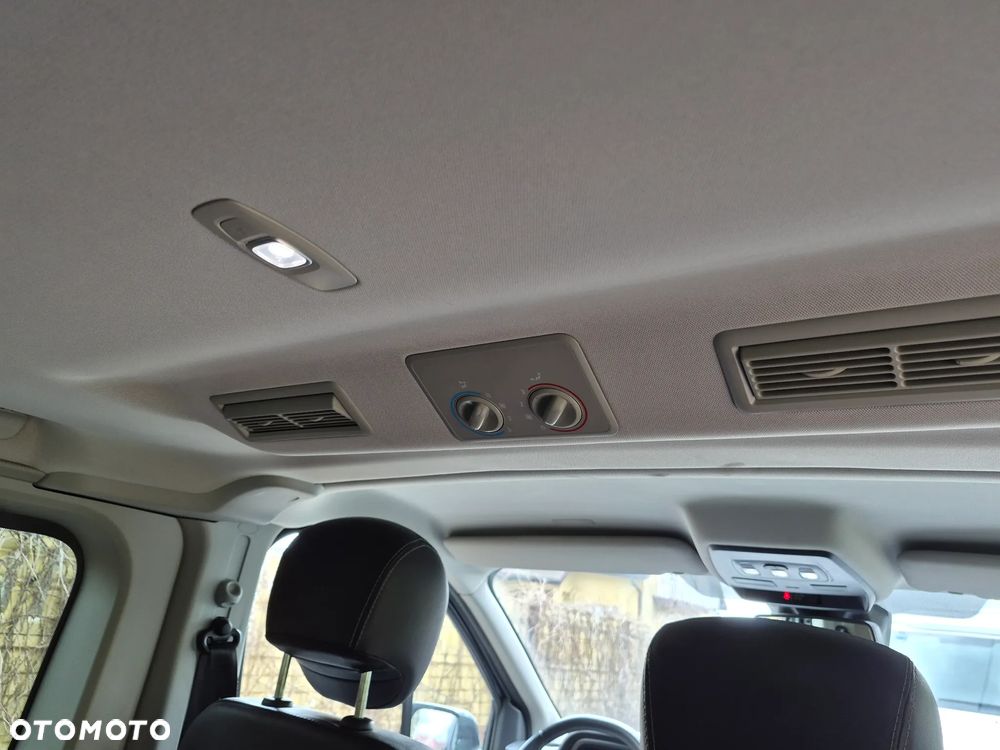 Renault Trafic 2.0 dCi Escapade EDC - 11