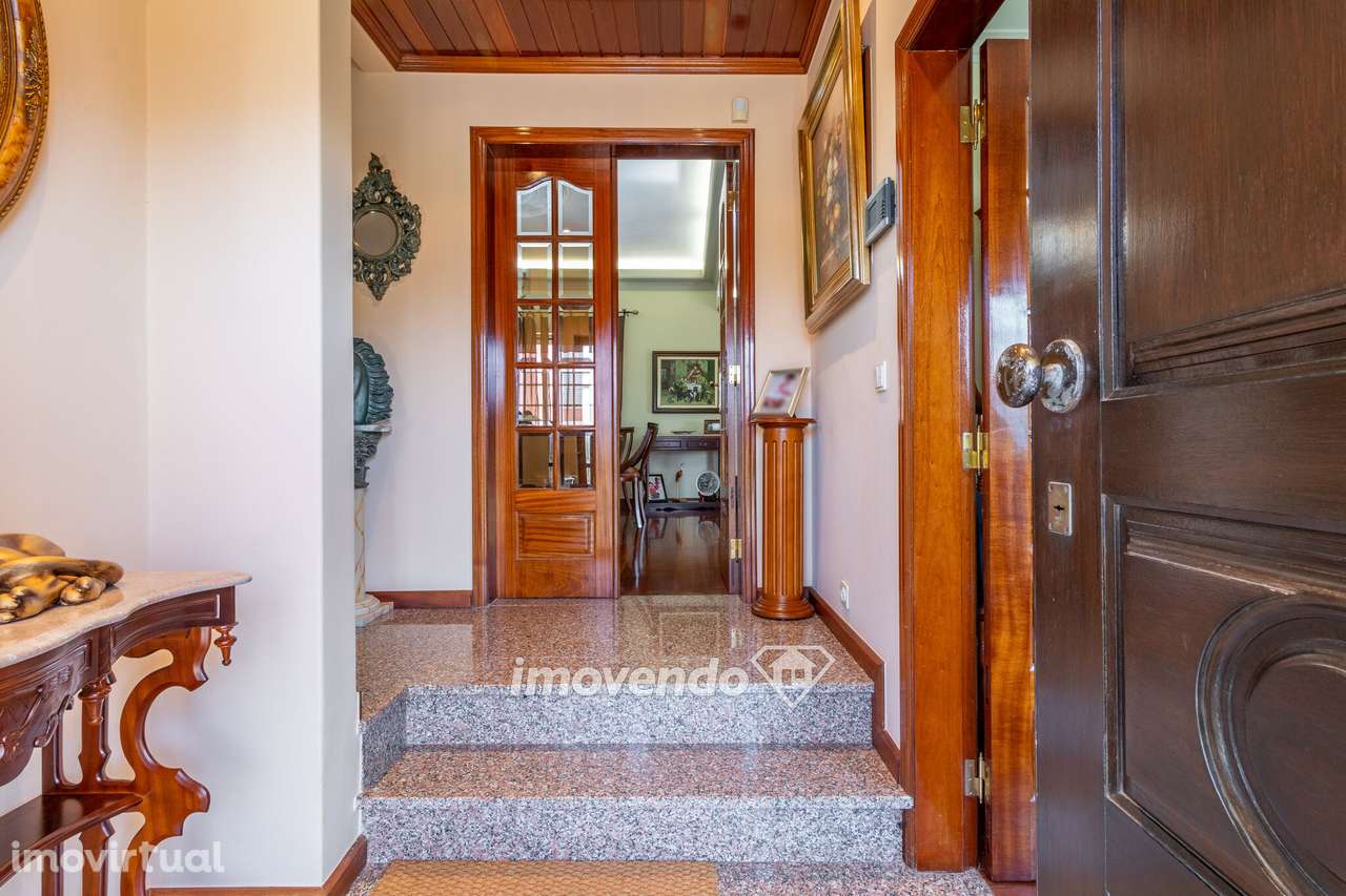 Moradia isolada T4+2 de luxo, em Santo António dos Cavaleiros - Grande imagem: 3/60