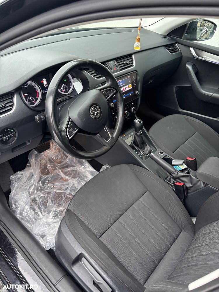 Skoda Octavia 2.0 TDI STYLE DSG - 8