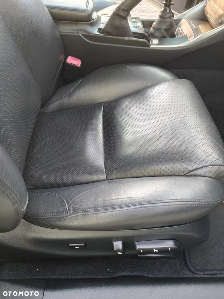 Lexus IS 220d - 13