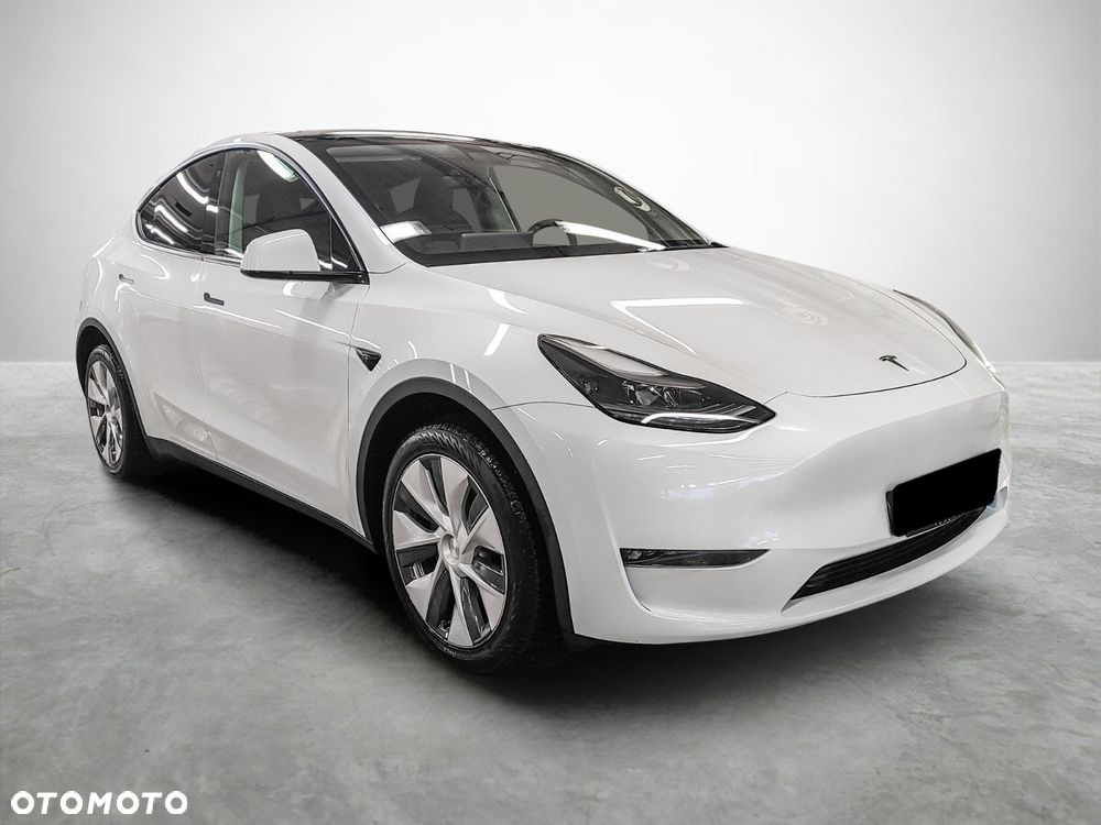 Tesla Model Y Long Range AWD - 2