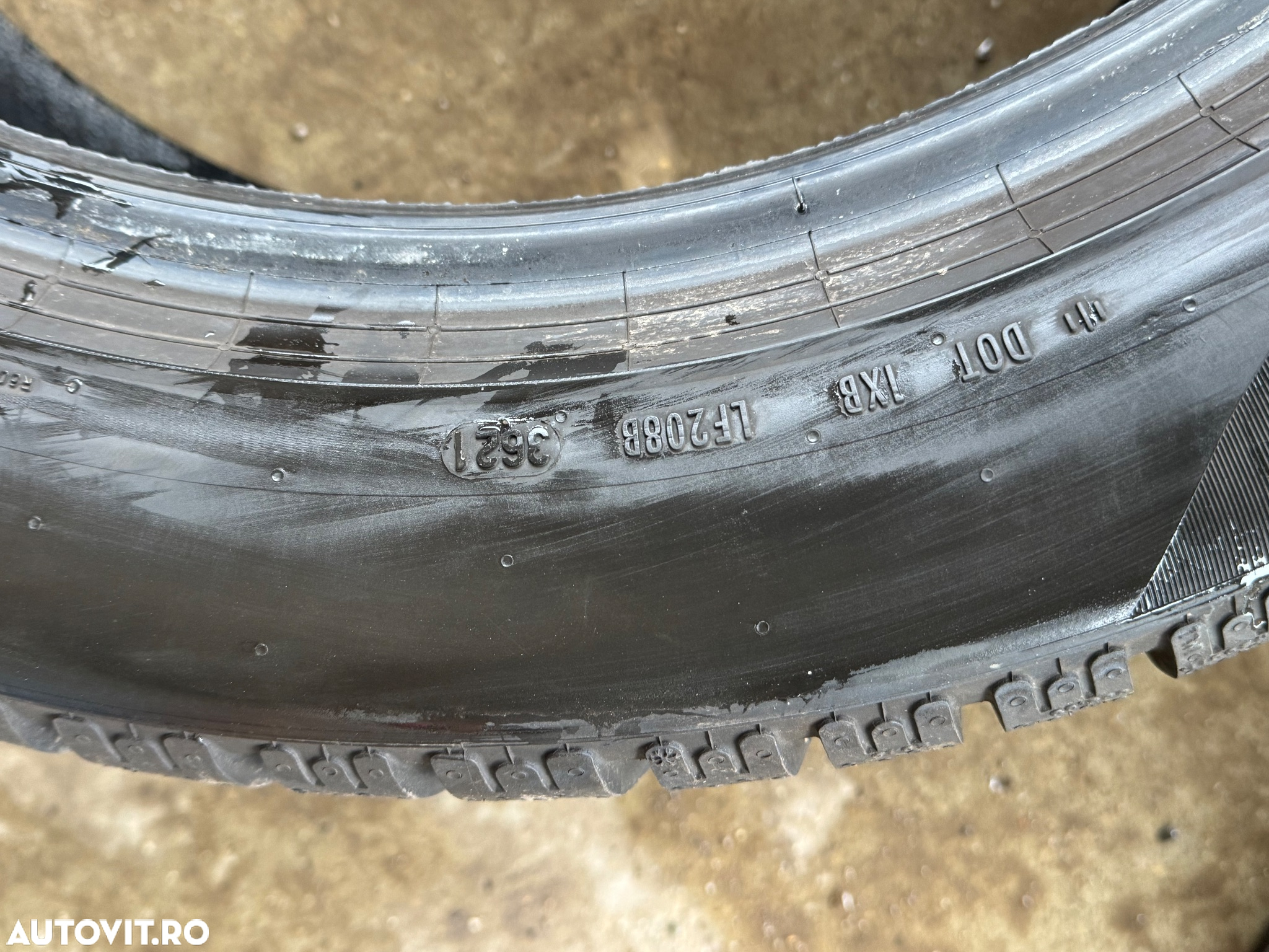 Vând 4 anvelope 235/50/19 Pirelli de iarnă ca noi - 8