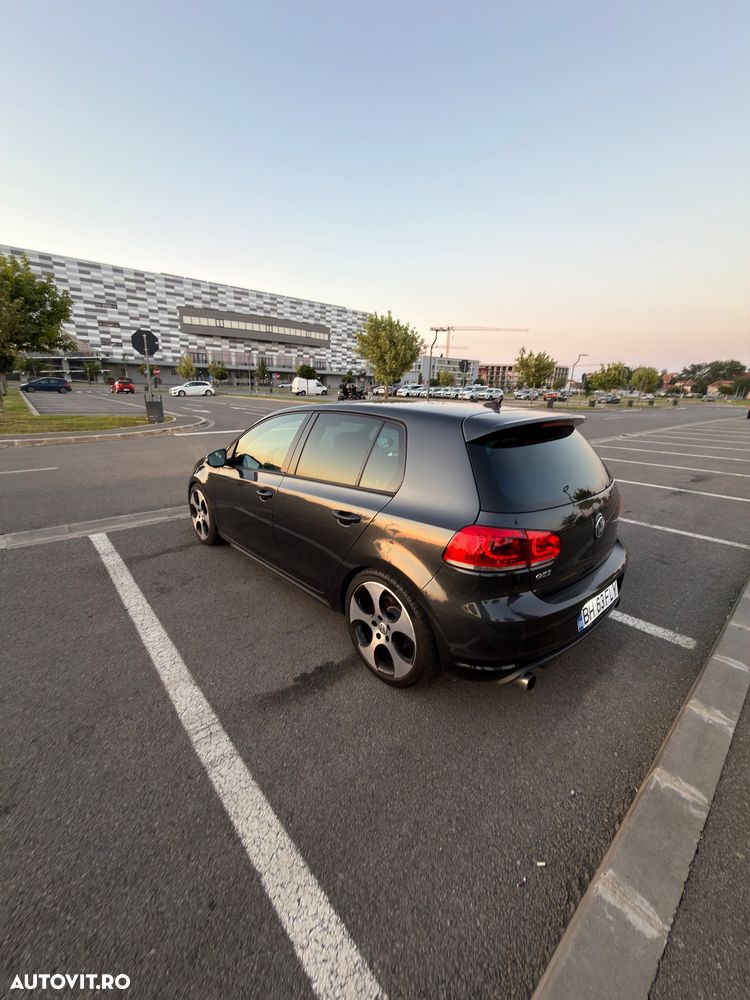 Volkswagen Golf 2.0 GTI DSG - 5