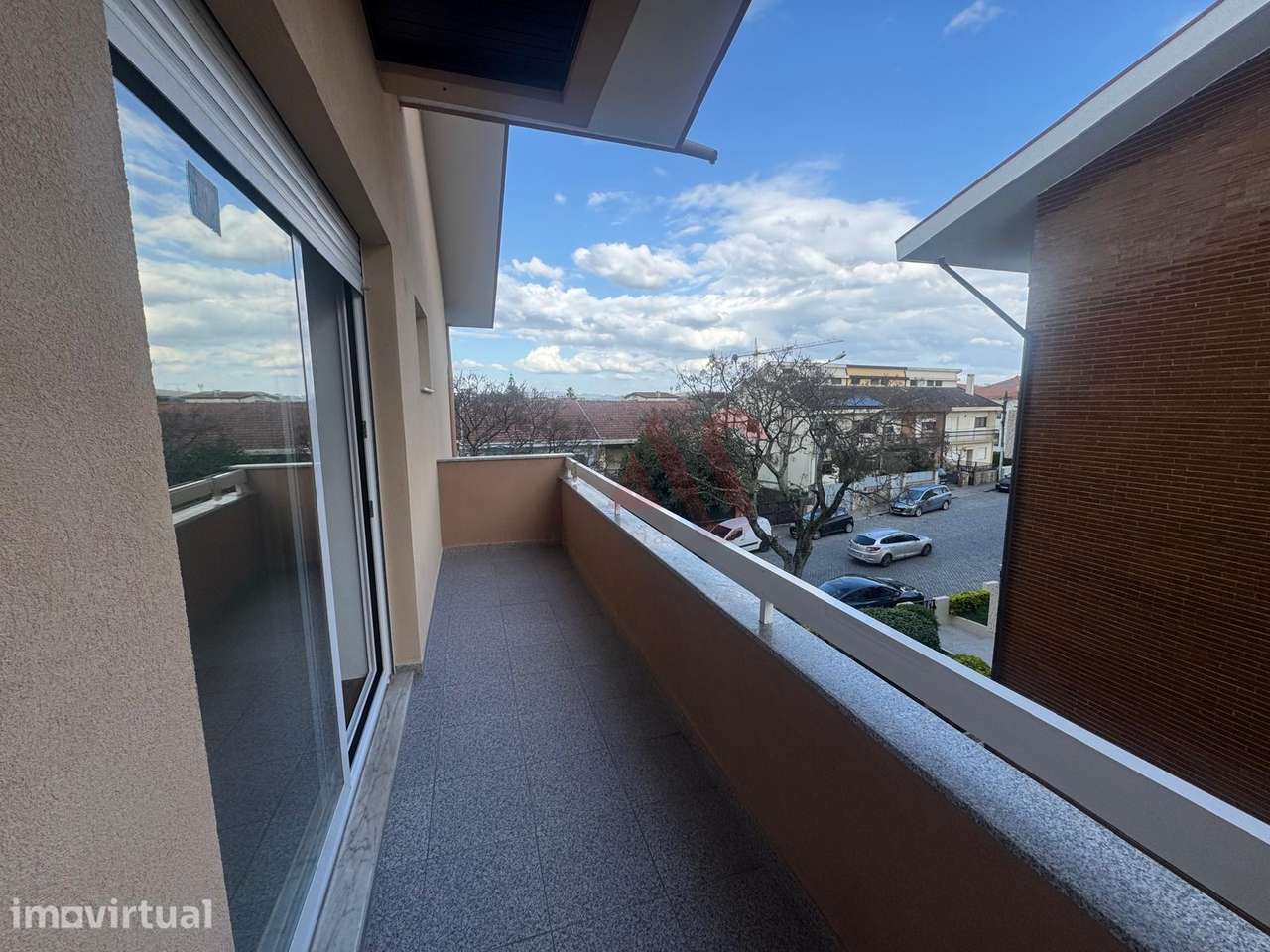Excelente Apartamento T3 com Garagem Fechada – Águas Santas - Grande imagem: 2/18