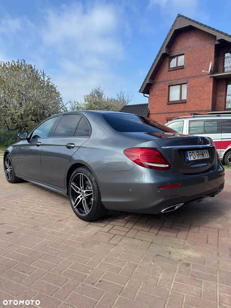Mercedes-Benz Klasa E 220 d 4-Matic 9G-TRONIC - 4