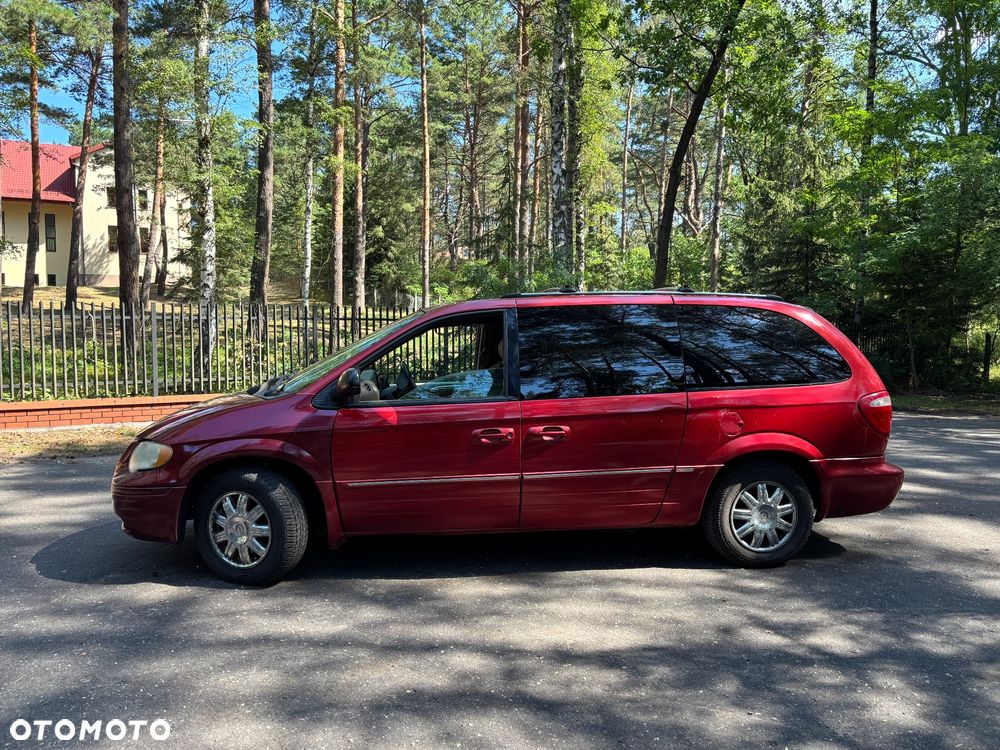 Chrysler Town & Country - 3