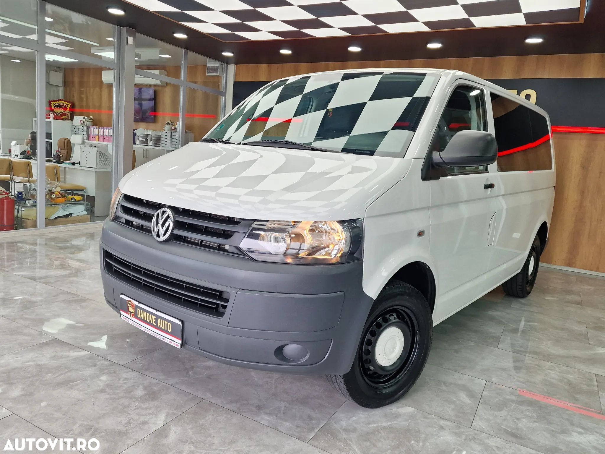 Volkswagen Transporter - 1