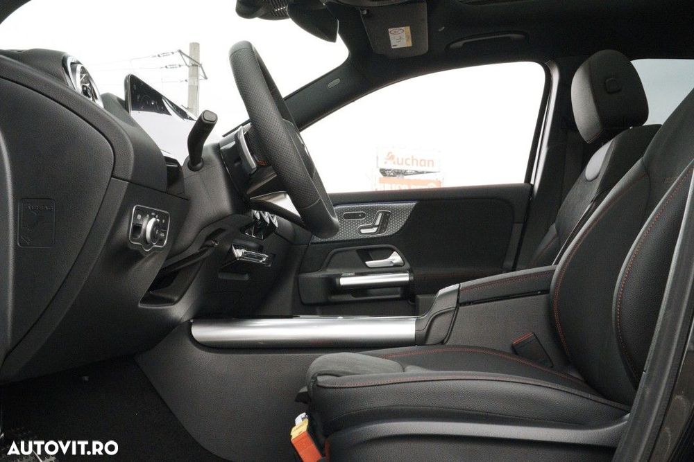 Mercedes-Benz GLA - 13