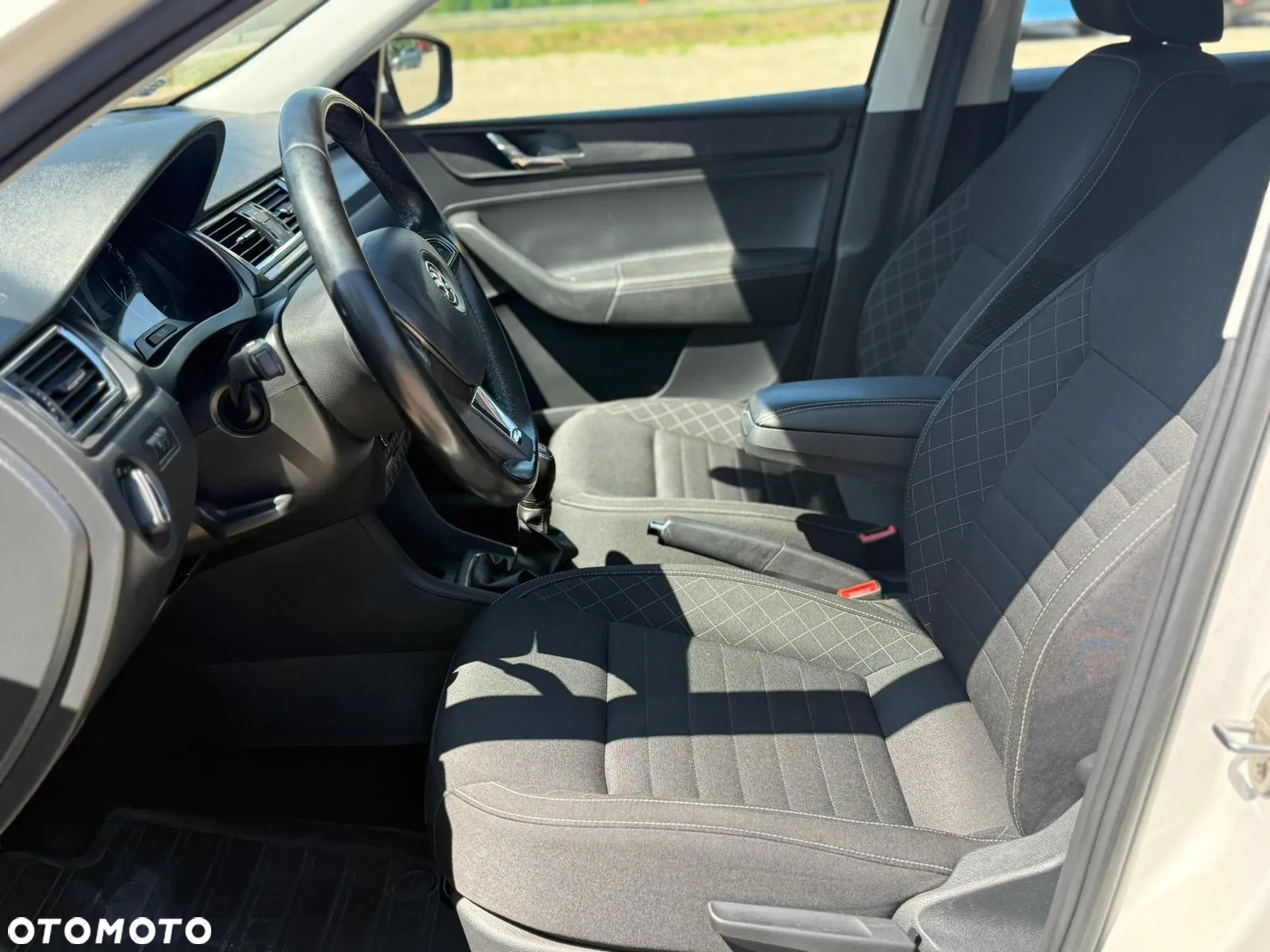 Skoda RAPID 1.2 TSI Style - 6