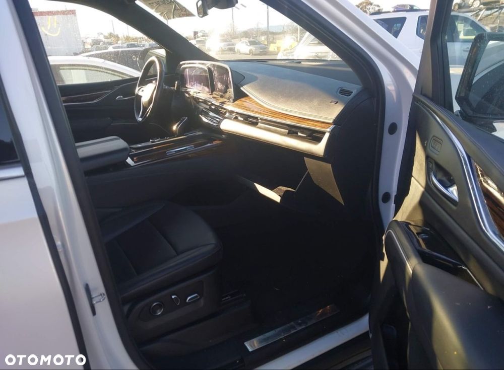 Cadillac Escalade - 9