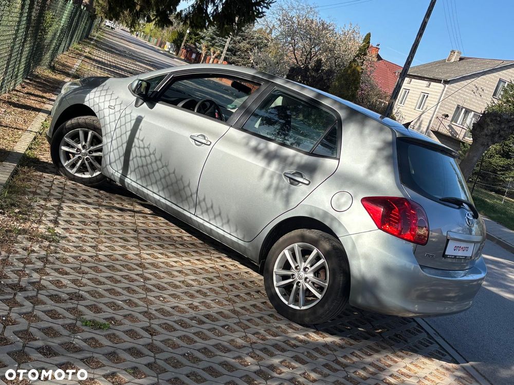 Toyota Auris 1.33 VVT-i Premium + - 13