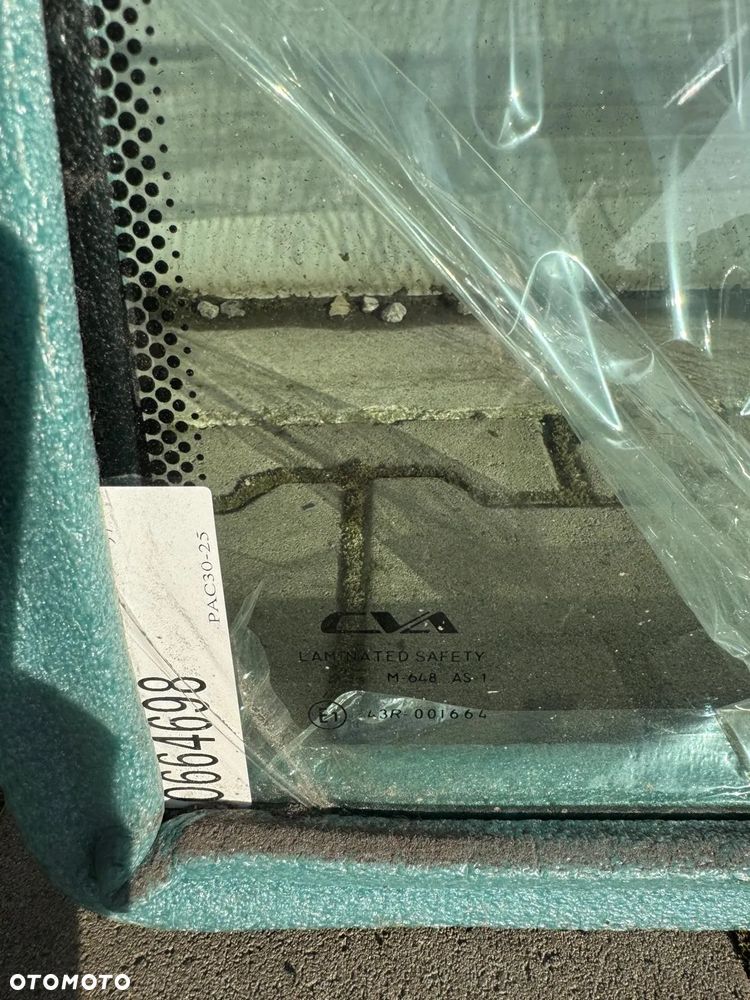 Szyba czołowa koparka Liebherr nr 10664698 - 9