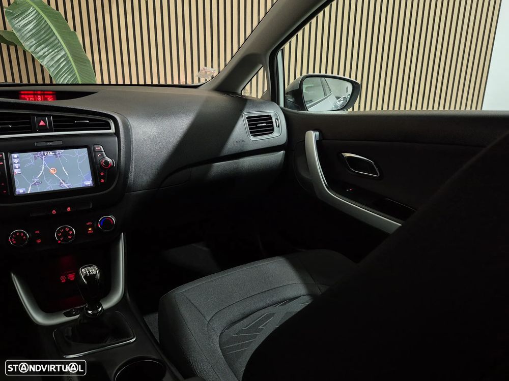 Kia Ceed SW 1.4 CRDi LX - 28