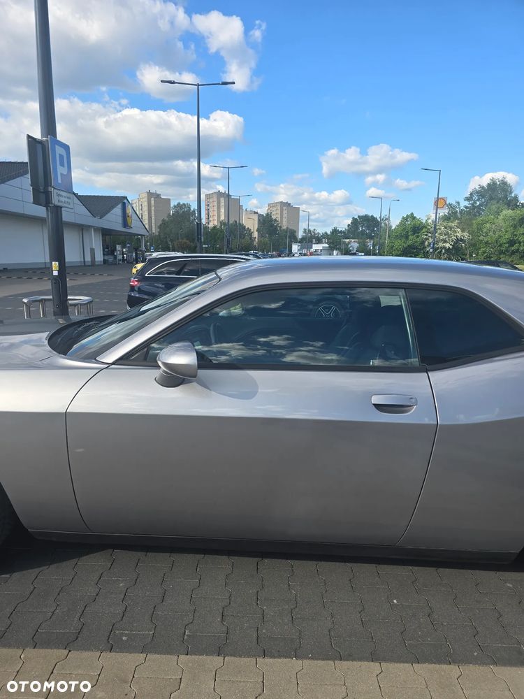 Dodge Challenger - 12