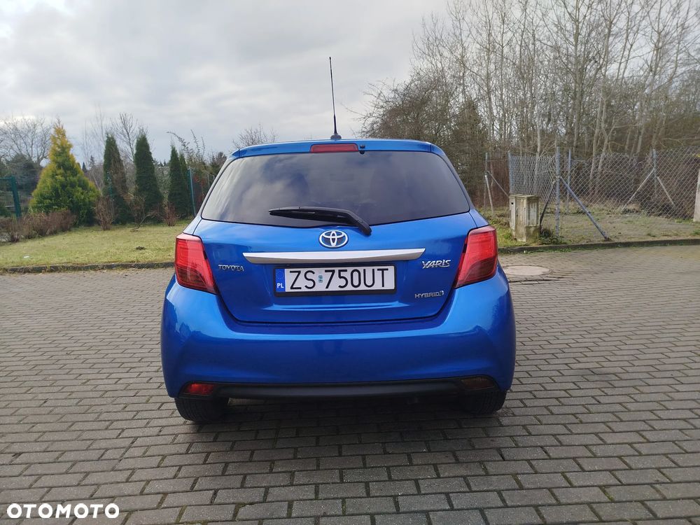 Toyota Yaris Hybrid 100 Premium - 3