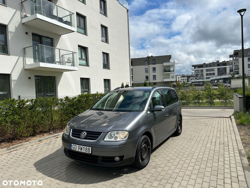 Volkswagen Touran 1.9 TDI Conceptline DSG - 1