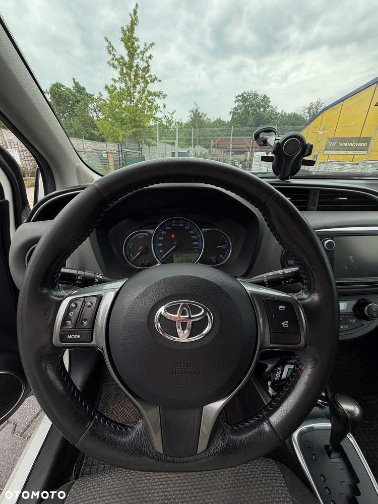 Toyota Yaris Hybrid 100 Premium - 14
