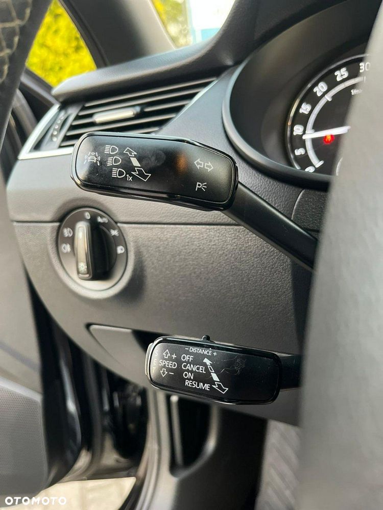 Skoda Octavia Combi 2.0 TDI RS - 19