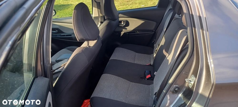 Toyota Yaris Hybrid 100 Life - 10