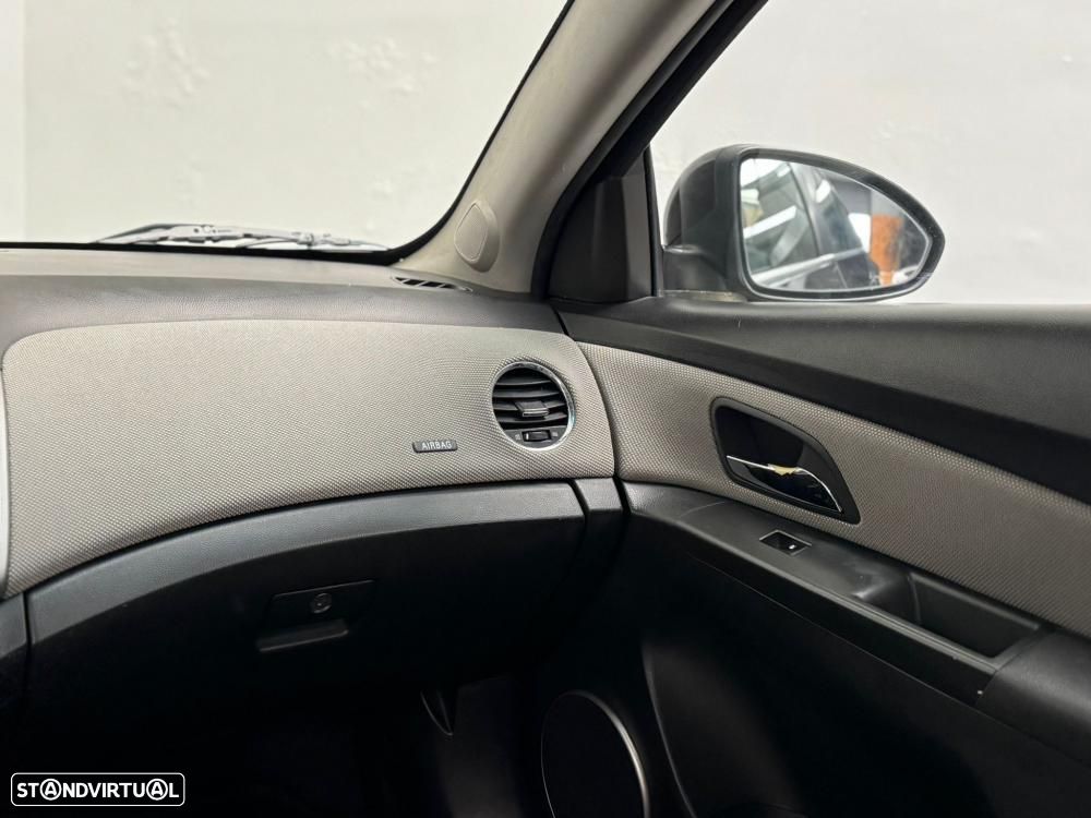 Chevrolet Cruze 2.0 VCDi LTZ EP - 17