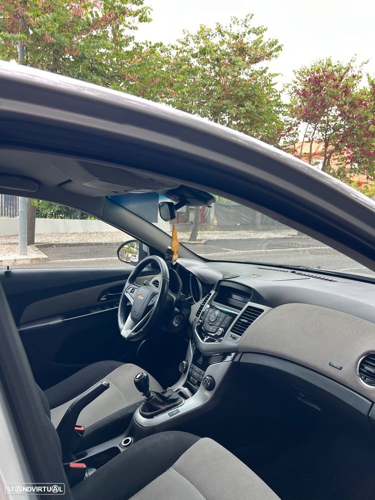 Chevrolet Cruze 1.6 LS - 6