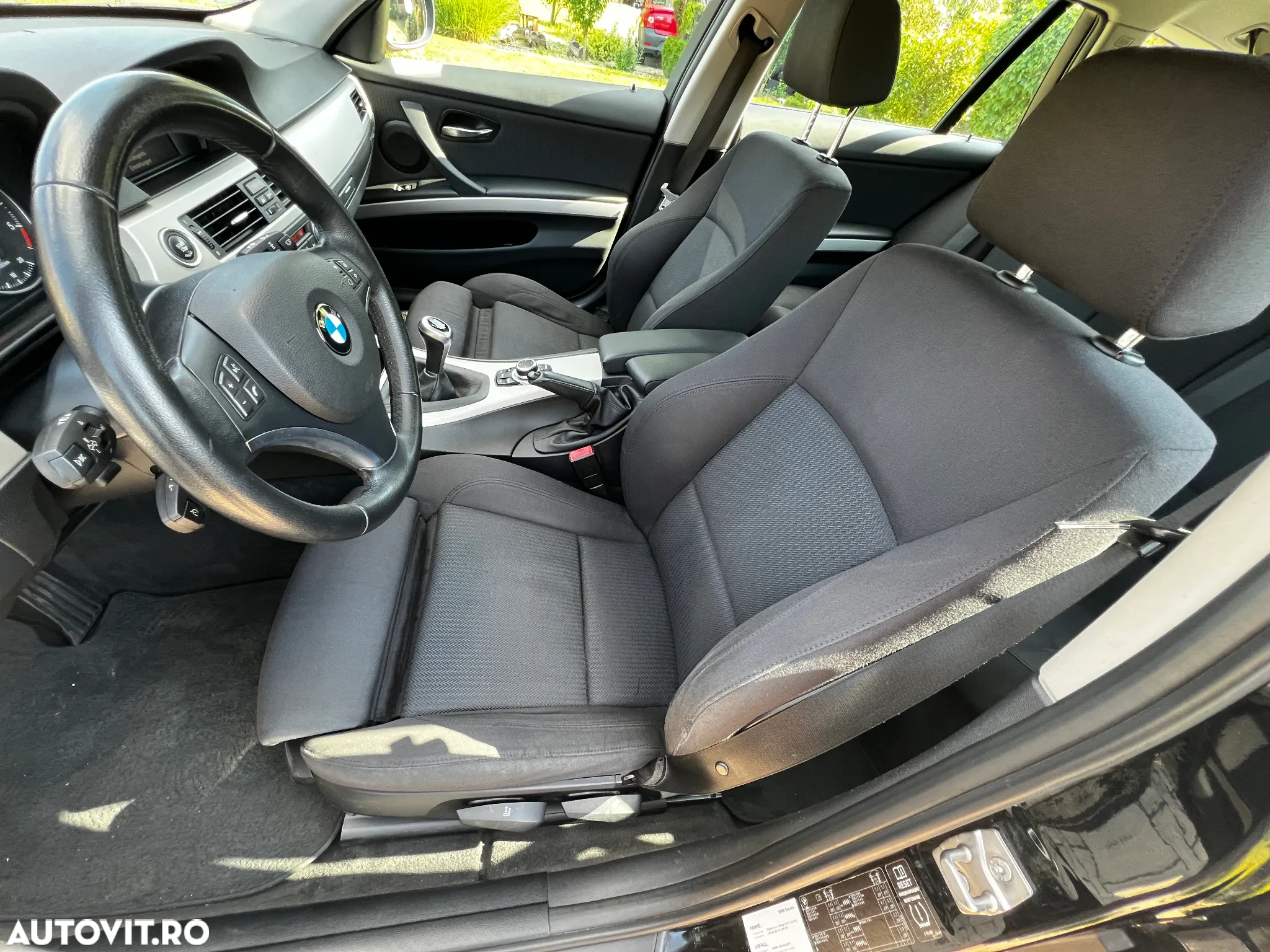 BMW Seria 3 318d DPF Touring - 14