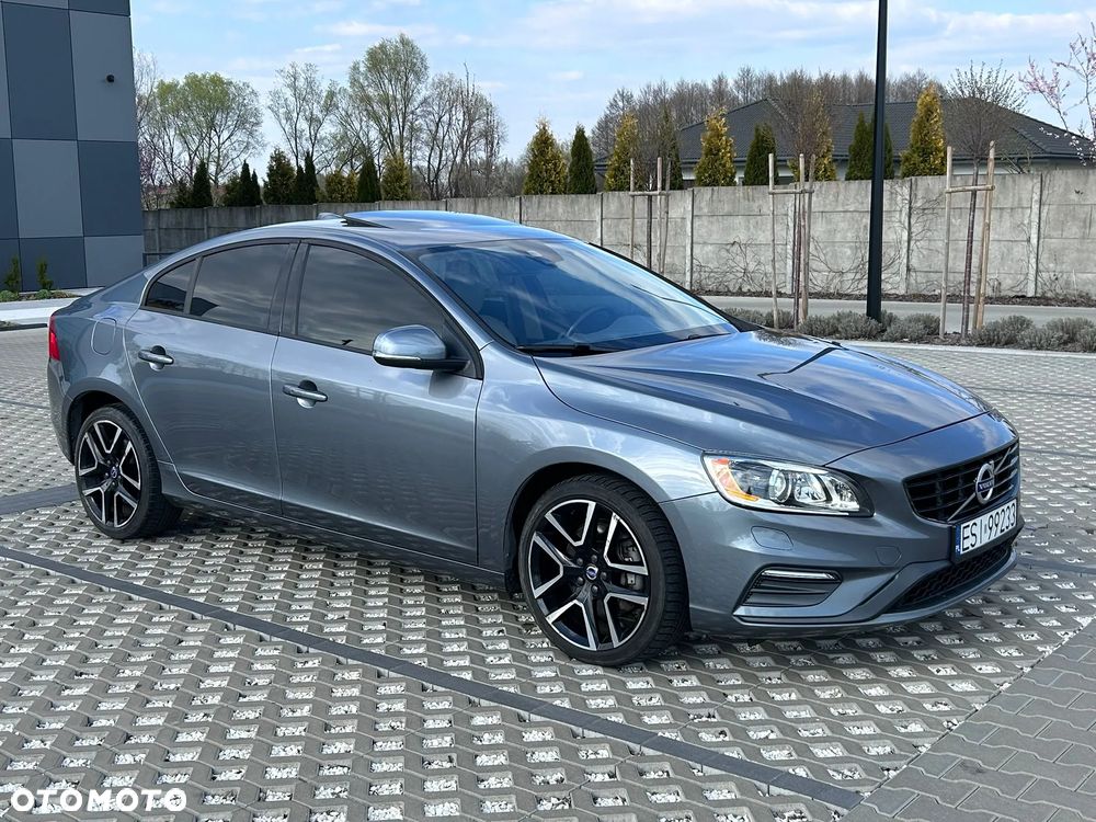Volvo S60 T5 Drive-E Dynamic Edition (Momentum) - 1