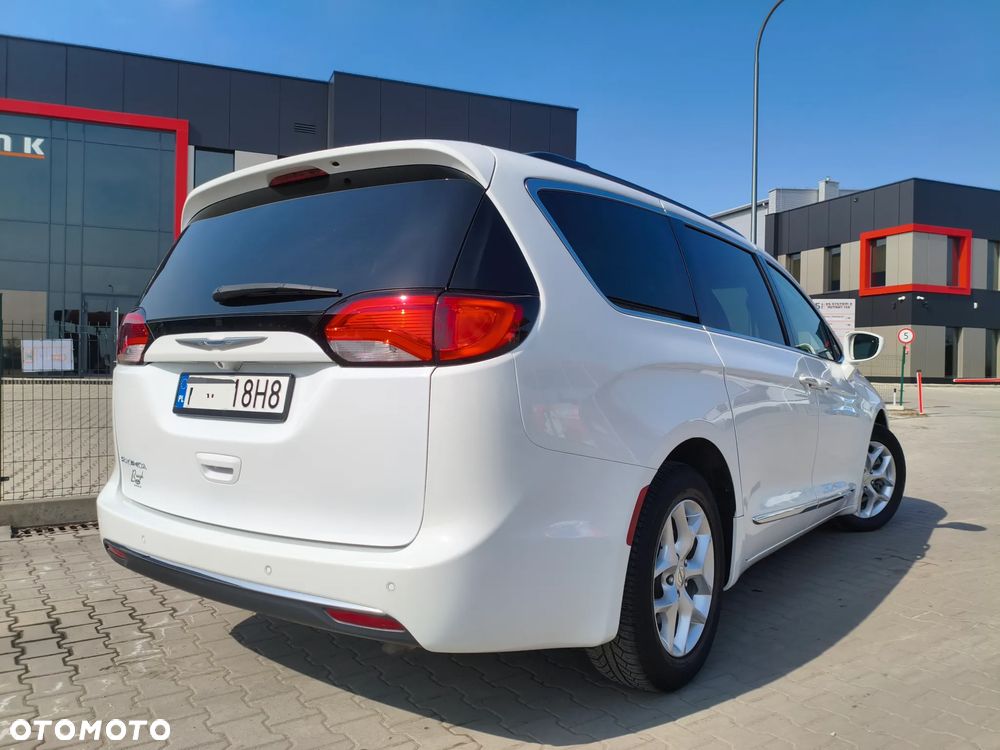Chrysler Pacifica - 7
