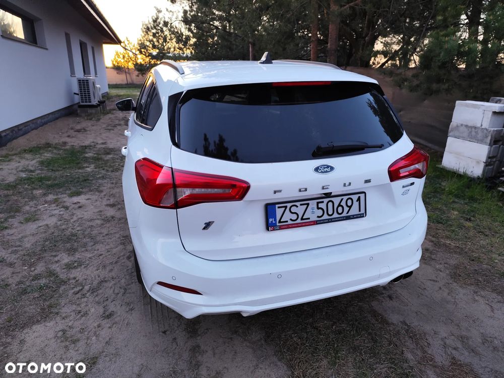 Ford Focus 1.0 EcoBoost Start-Stopp-System ST-LINE STYLE - 11
