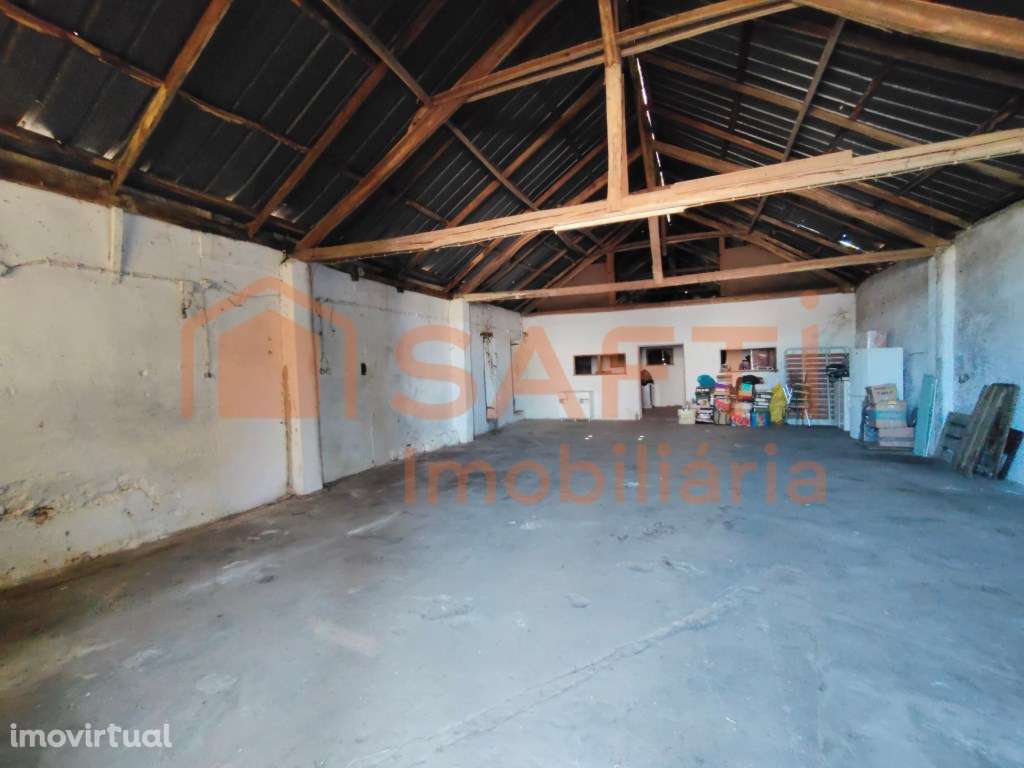 ARMAZÉM DE ATIVIDADE INDUSTRIAL COM 289 MT2 NO CENTRO DE ALVAIÁZERE. - Grande imagem: 2/11