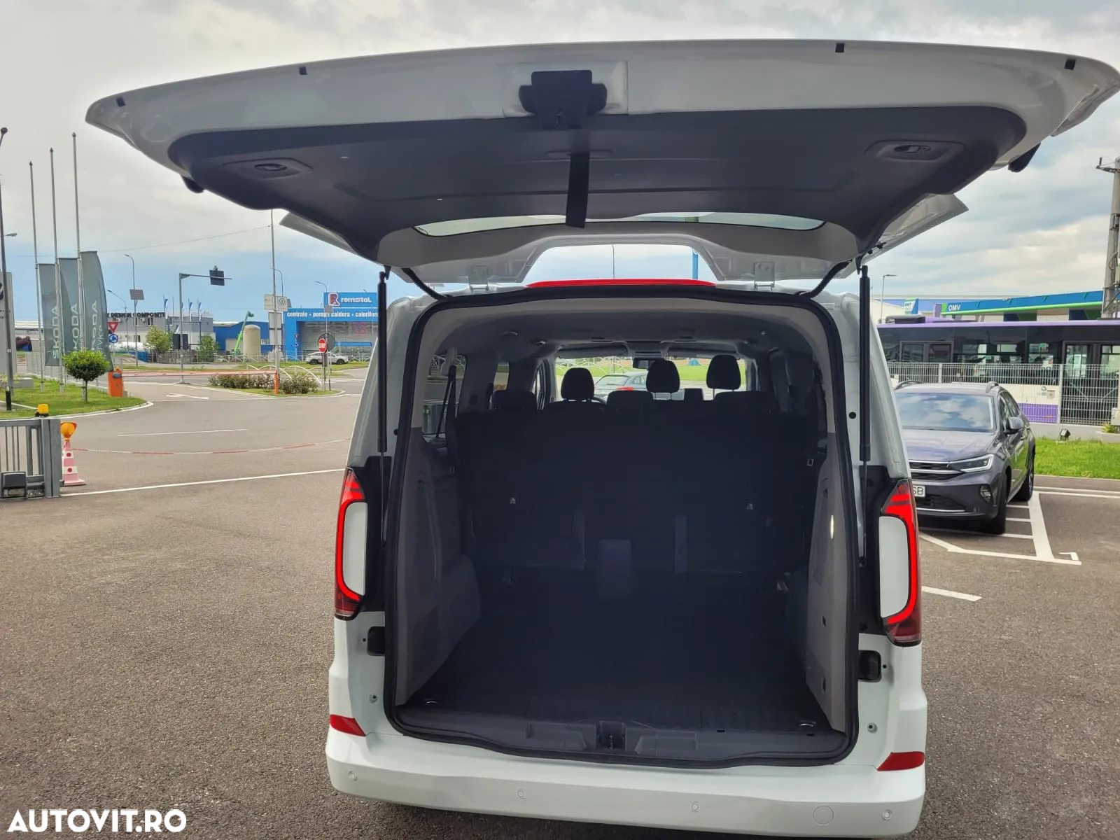 Volkswagen Caravelle - 9