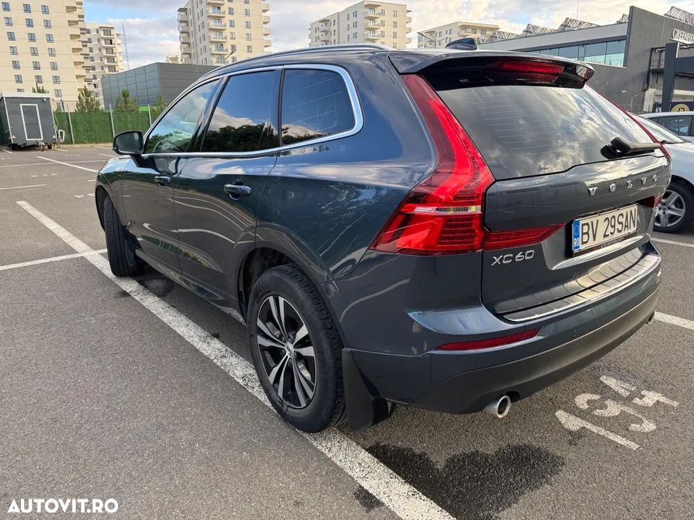 Volvo XC 60 B4 MHEV AWD Momentum Pro - 3