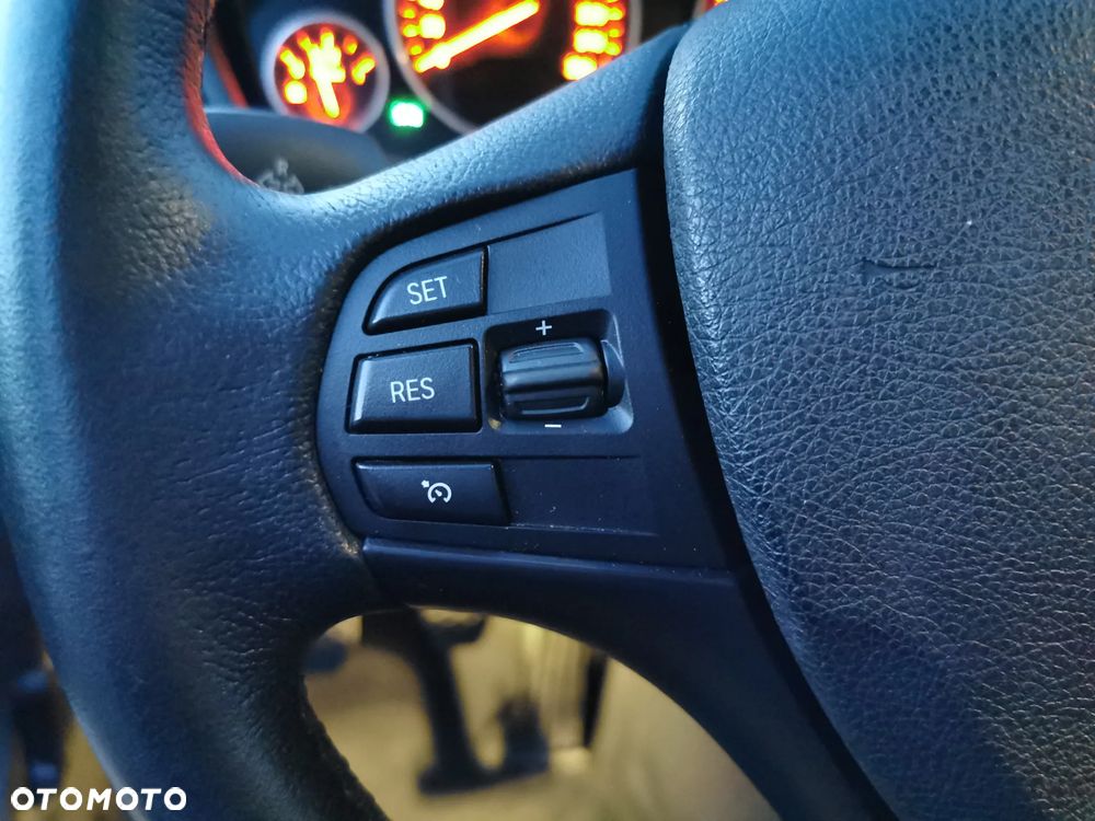 BMW Seria 3 320d Touring xDrive - 31