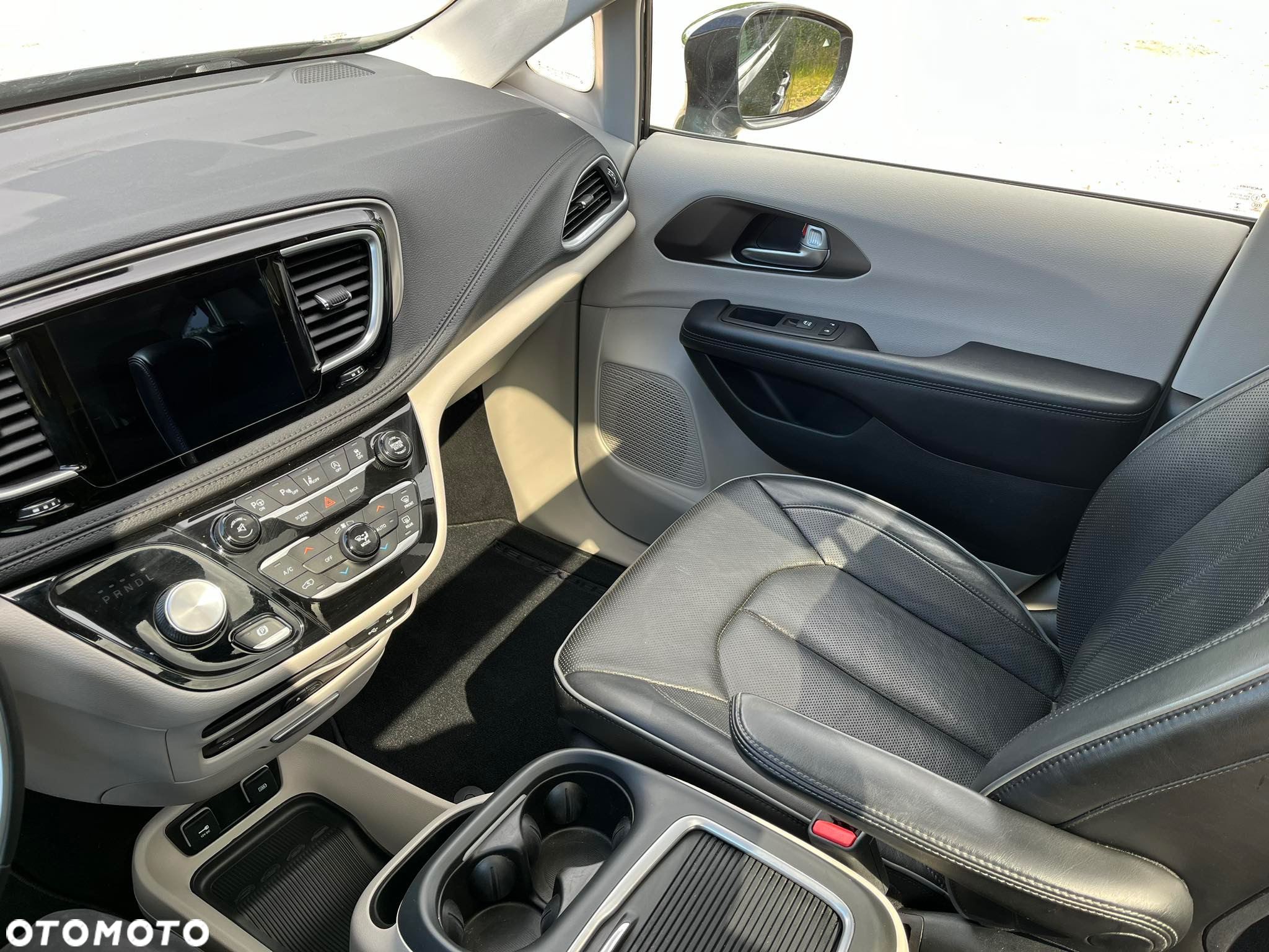 Chrysler Pacifica - 9