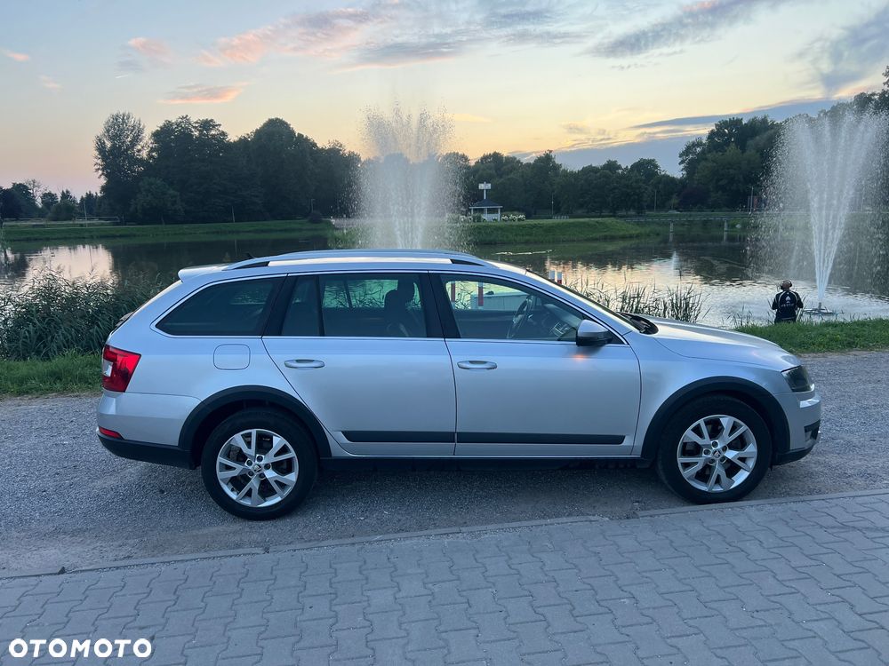 Skoda Octavia Scout 2.0 TDI 4x4 DSG - 9