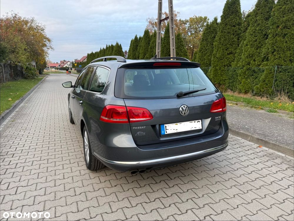Volkswagen Passat 2012 photo 4
