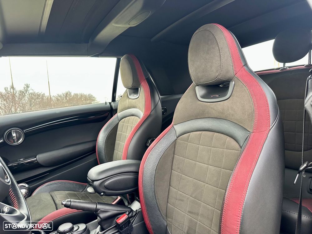 MINI Cabrio John Cooper Works - 9