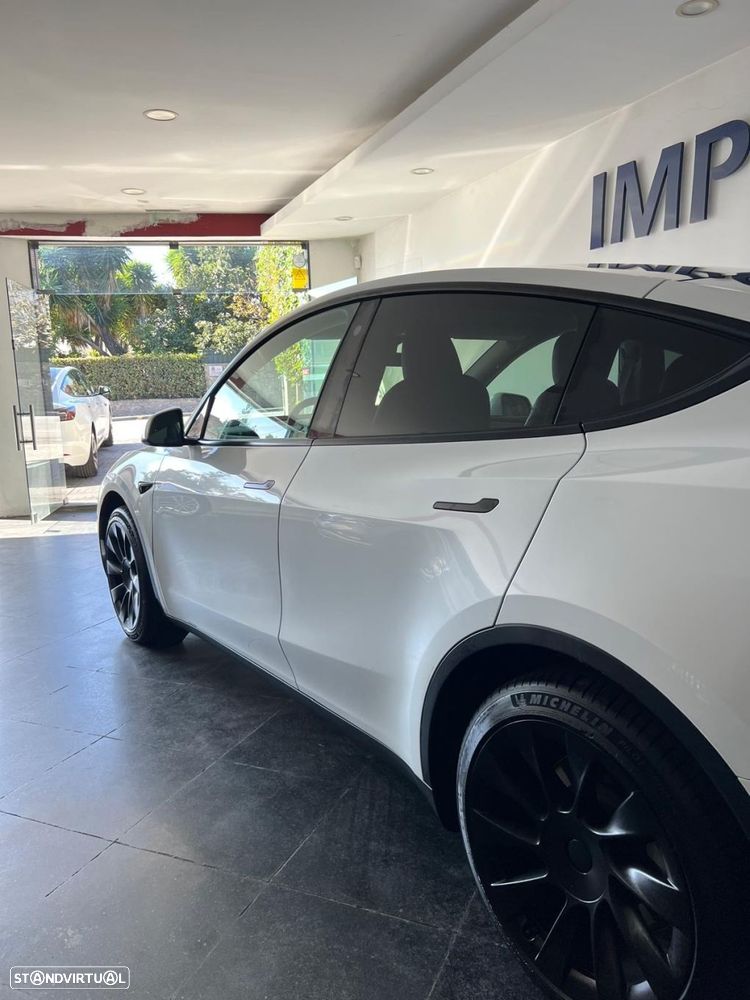 Tesla Model Y - 9