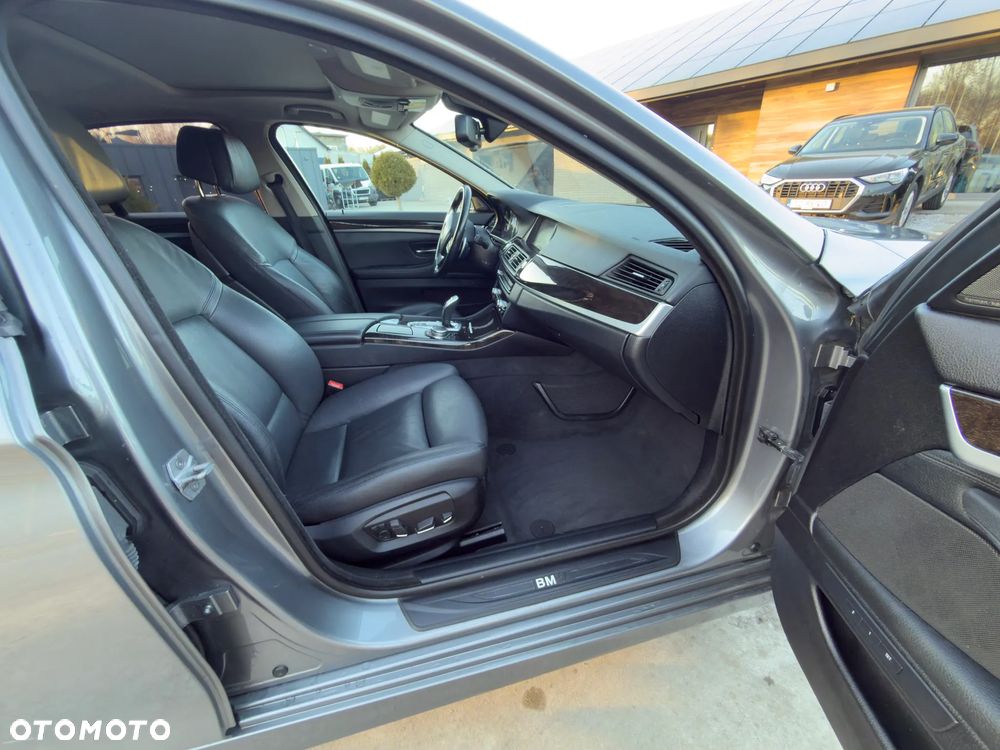 BMW Seria 5 528i xDrive Sport-Aut Luxury Line - 21