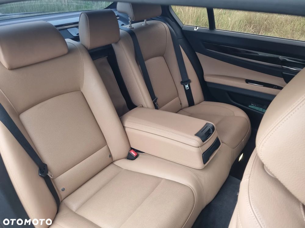 BMW Seria 7 740Li - 27