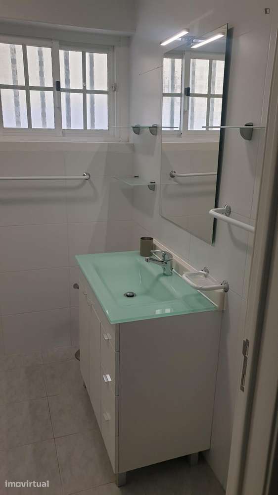 Quarto - localizado em Lisbon - Grande imagem: 3/12