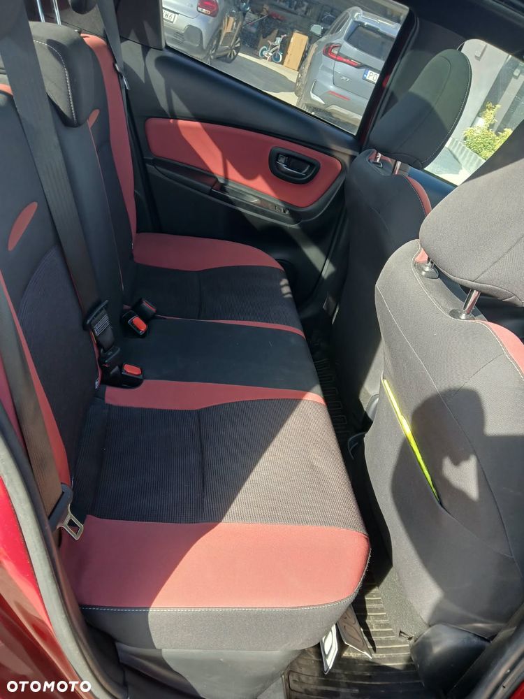 Toyota Yaris Hybrid 100 Selection - 19