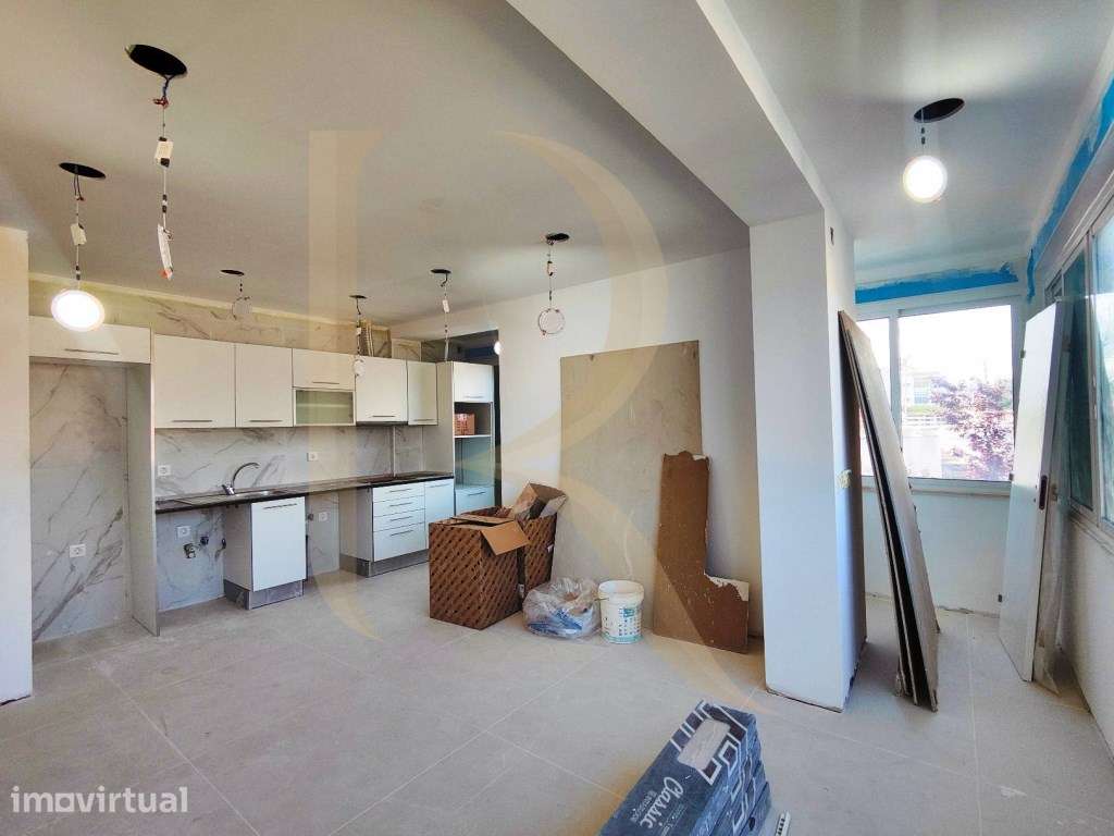 Apartamento T4 remodelado em Laranjeiro - Almada - Grande imagem: 3/26