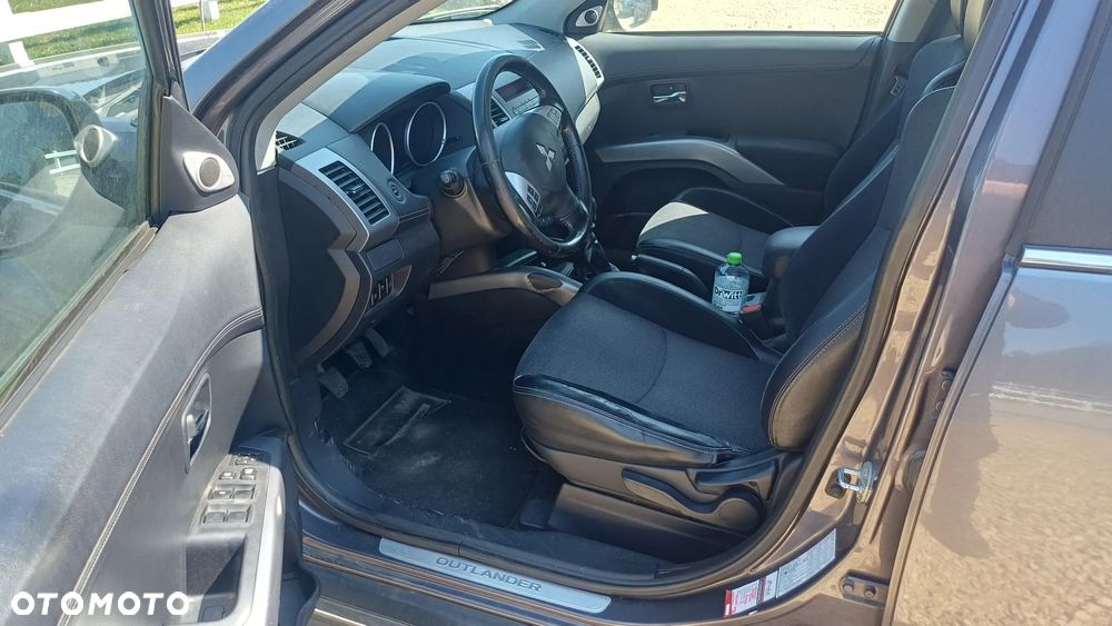 Mitsubishi Outlander 2.0 DI-D 4WD Intense - 10