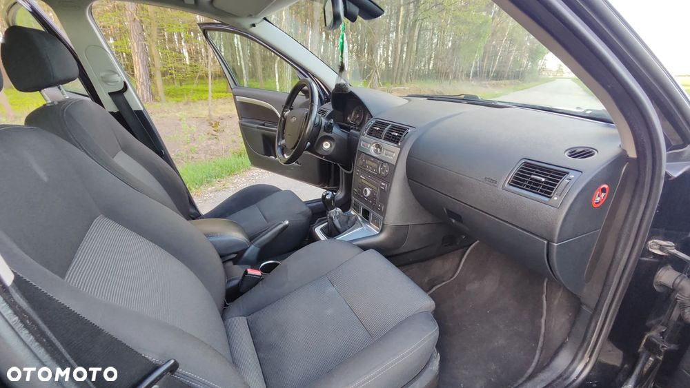 Ford Mondeo 2.0 FF Titanium - 13