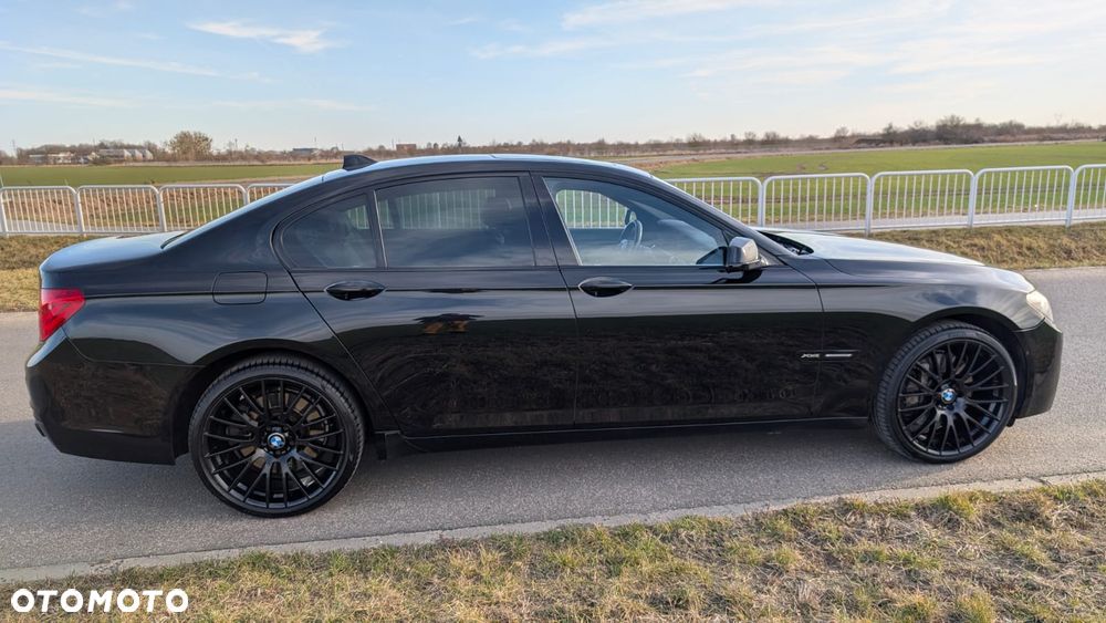 BMW Seria 7 750i xDrive - 8