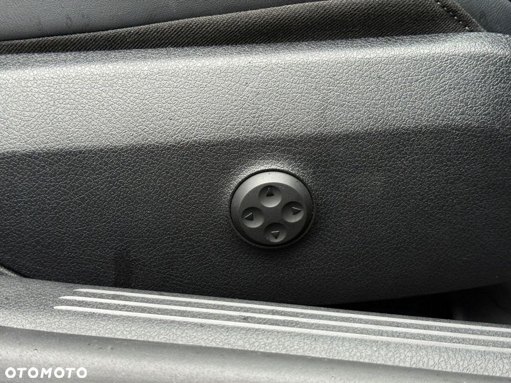 Mercedes-Benz Klasa C 400 e PHEV 4-Matic AMG - 25