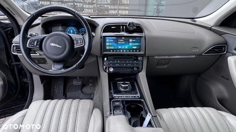 Jaguar F-Pace 30d AWD Prestige - 4