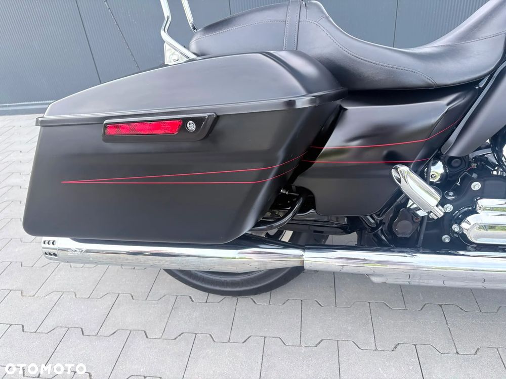 Harley-Davidson Touring Street Glide - 21