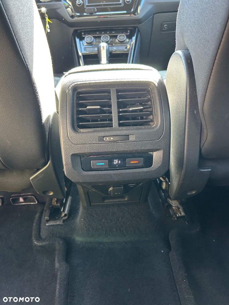 Volkswagen Touran 2.0 TDI SCR DSG ACTIVE - 23